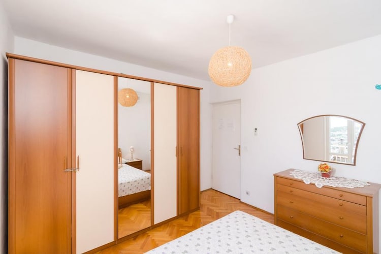 Ivo Guest House-Double Room with External Private Bathroom and Sea View (R2)-Schlafzimmer