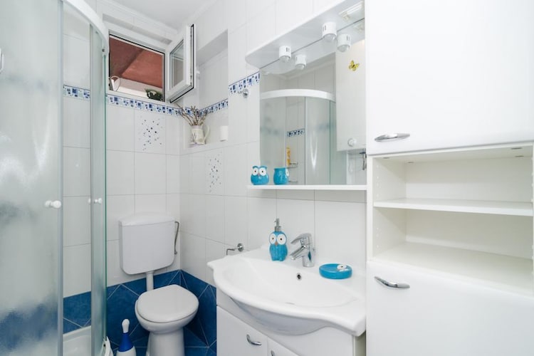 Ivo Guest House-Double Room with External Private Bathroom and Sea View (R2)-Badezimmer