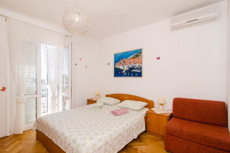 Ivo Guest House-Double Room with External Private Bathroom and Sea View (R2)-Schlafzimmer