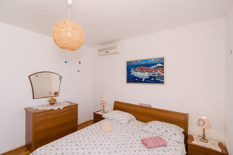 Ivo Guest House-Double Room with External Private Bathroom and Sea View (R2)-Schlafzimmer