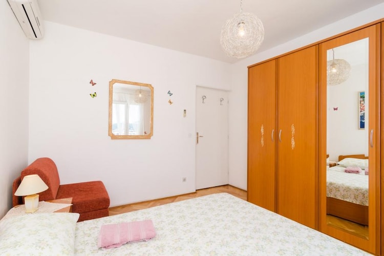Ivo Guest House-Double Room with External Private Bathroom and Sea View (R2)-Schlafzimmer