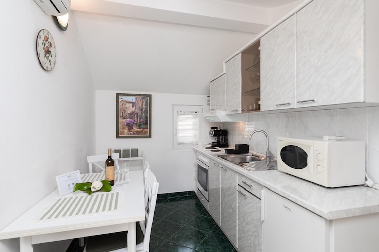 Apartments Roda - One Bedroom Apartment with Terrace (Mira) - (ST)-Keuken