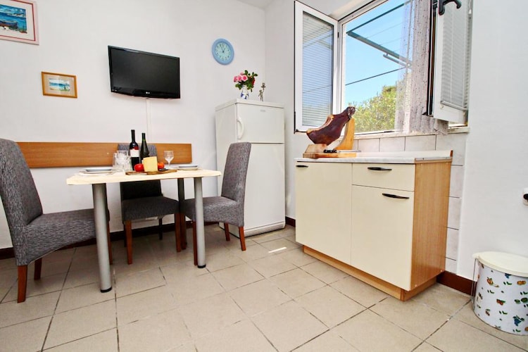 Apartments Neven - One Bedroom Apartment with Terrace and Garden View (A2)