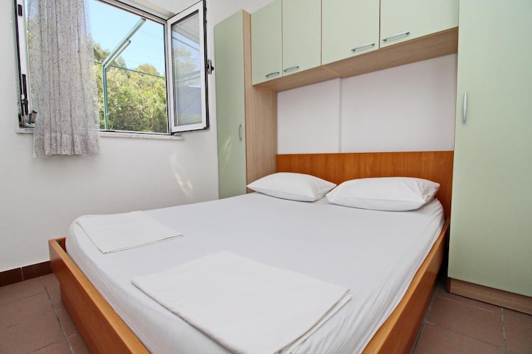 Apartments Neven - One Bedroom Apartment with Terrace and Garden View (A2)-Slaapkamer