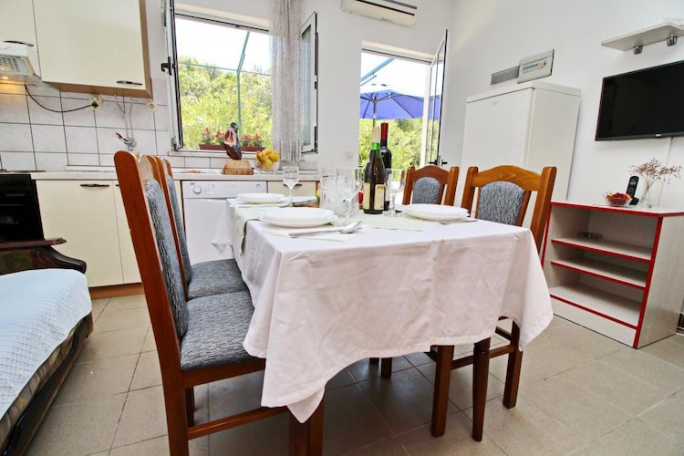 Apartments Neven - Studio Apartment with Terrace and Partial Sea View (A3)-Eetkamer