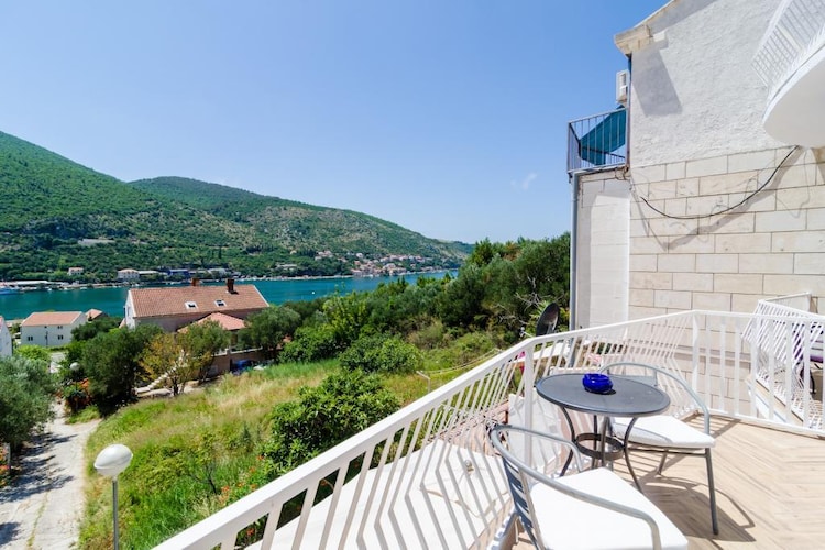 Apartmá Apartments Peco - Three Bedroom Apartment with Bal