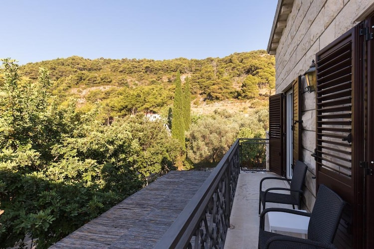 Rooms Villa Bašica - Comfort Double Room with Balcony and Sea View (Soba 3)-Terrasbalkon