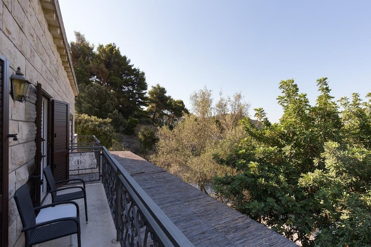 Rooms Villa Bašica - Comfort Double Room with Balcony and Sea View (Soba 3)