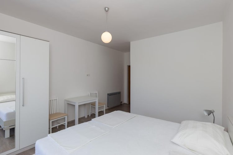 Rooms Villa Bašica - Comfort Double Room with Balcony and Sea View (Soba 3)-Slaapkamer