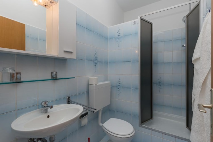 Rooms Villa Bašica - Comfort Double Room with Balcony and Sea View (Soba 3)-Badkamer