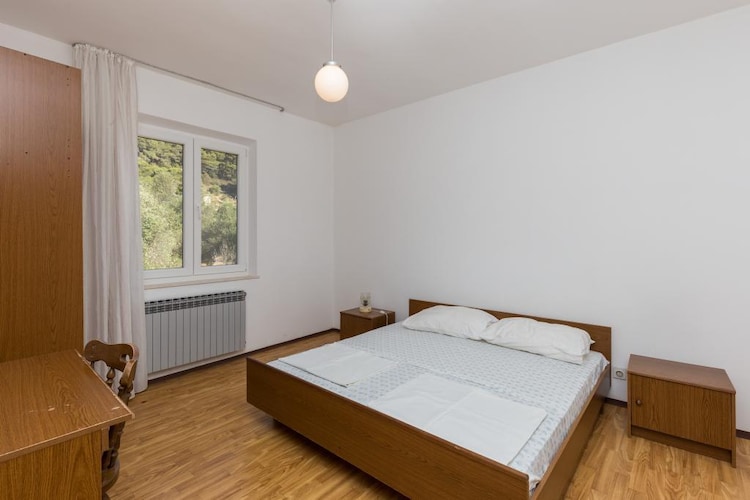 Rooms Villa Bašica - Standard Double Room with Forest View (Soba 5)