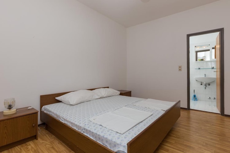 Rooms Villa Bašica - Standard Double Room with Forest View (Soba 5)