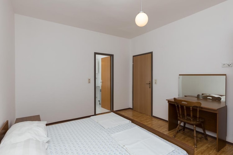 Rooms Villa Bašica - Standard Double Room with Forest View (Soba 5)-Slaapkamer