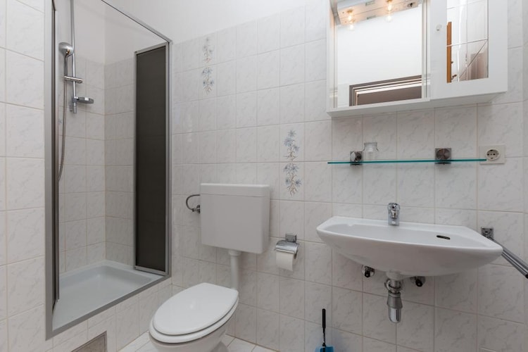 Rooms Villa Bašica - Standard Double Room with Forest View (Soba 5)-Badkamer
