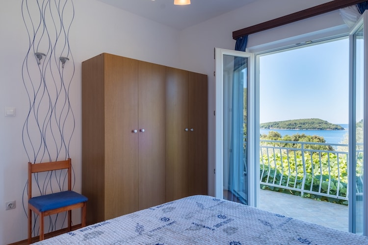 Apartments Saulan - One Bedroom Apartment with Balcony and Sea View (Molunat)-Slaapkamer