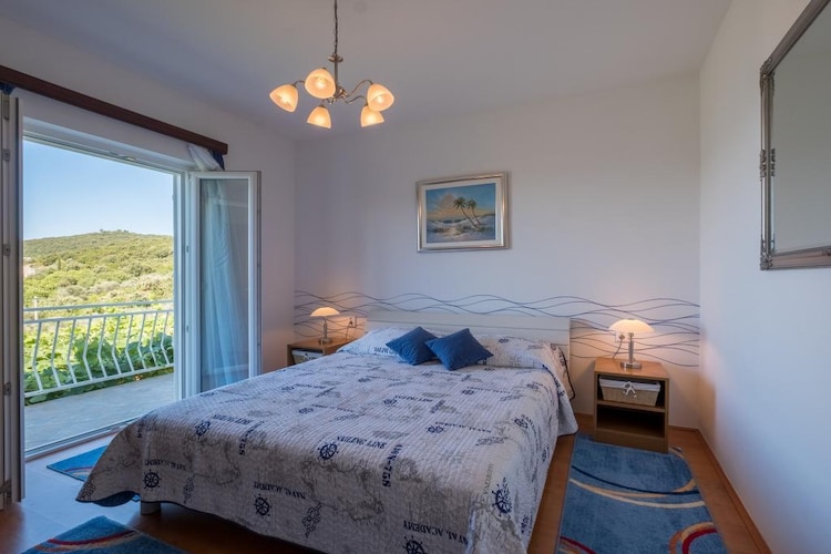 Apartments Saulan - One Bedroom Apartment with Balcony and Sea View (Molunat)-Slaapkamer