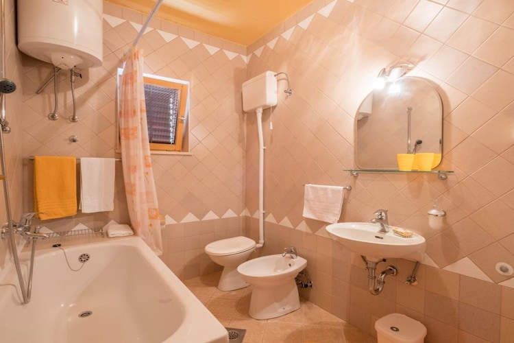 Apartments Saulan - One Bedroom Apartment with Balcony and Sea View (Molunat)-Badkamer