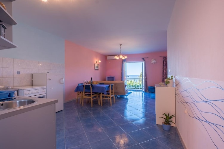 Apartments Saulan - One Bedroom Apartment with Balcony and Sea View (Molunat)-Binnen