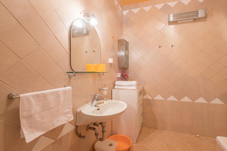 Apartments Saulan - One Bedroom Apartment with Balcony and Sea View (Molunat)-Badkamer