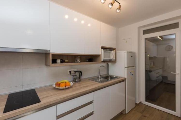 Apartmá Apartment Hitri - One Bedroom Apartment with Terra