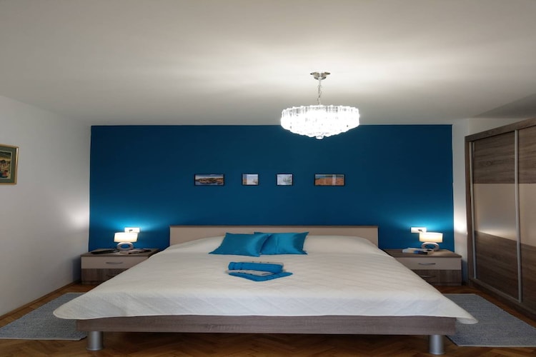 Apartmá Apartment Hitri - One Bedroom Apartment with Terra