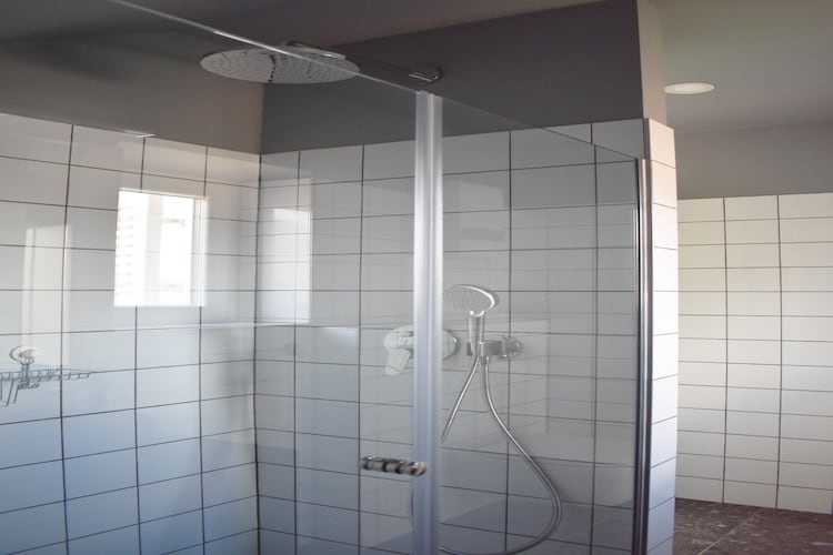 Apartment Viva - Three Bedroom Apartment with Balcony and Sea View-Badkamer