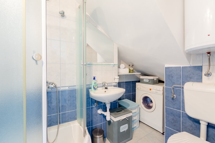 Apartment KLM - Two Bedroom Apartment-Badkamer