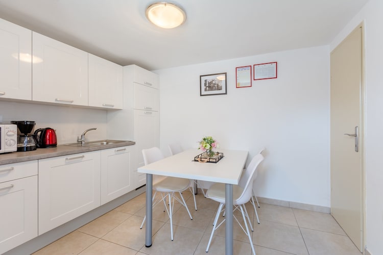 Apartment KLM - Two Bedroom Apartment-Eetkamer