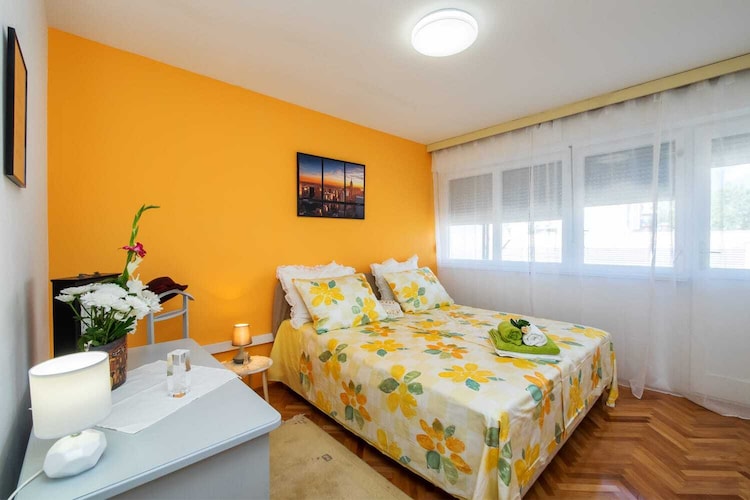 Luxury Split Center Apartment - Two Bedroom Apartment with Balcony-Slaapkamer