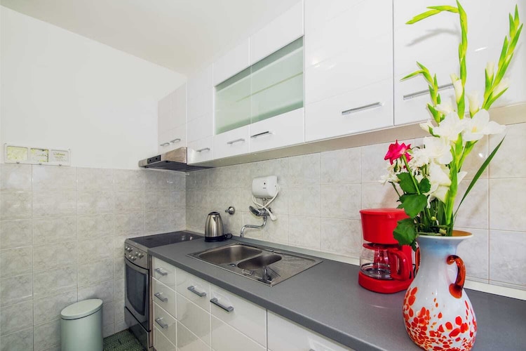 Luxury Split Center Apartment - Two Bedroom Apartment with Balcony-Keuken