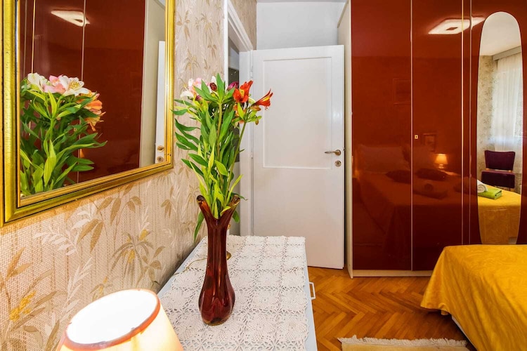 Luxury Split Center Apartment - Two Bedroom Apartment with Balcony-Slaapkamer