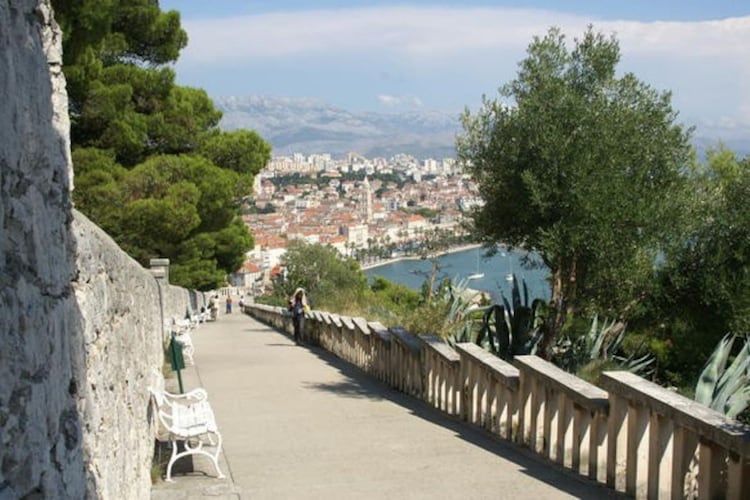 Luxury Split Center Apartment - Two Bedroom Apartment with Balcony-Uitzicht