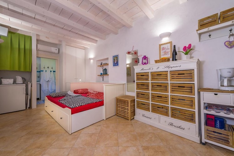 Studio Bafi - Studio with Terrace-Binnen