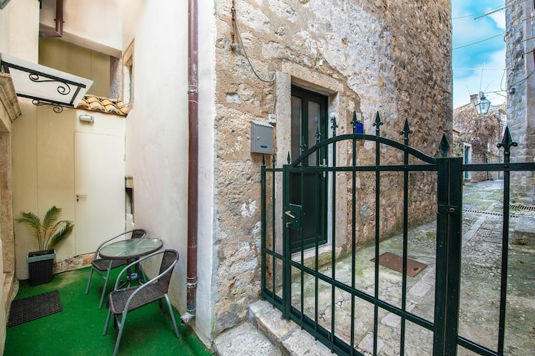 Studio Bafi - Studio with Terrace-Buitenlucht