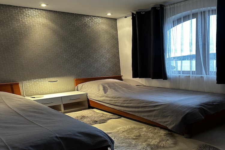 Apartment Frankie's Place - Two-Bedroom Apartment with Terrace and Sea View-Slaapkamer