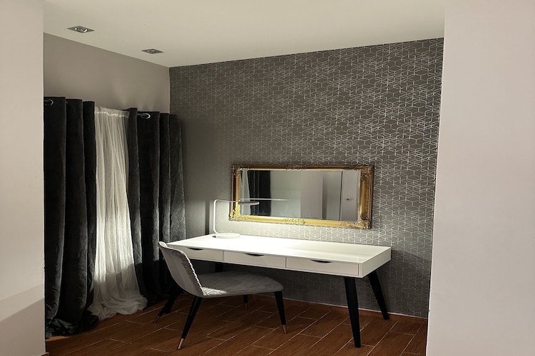 Apartment Frankie's Place - Two-Bedroom Apartment with Terrace and Sea View-Binnen