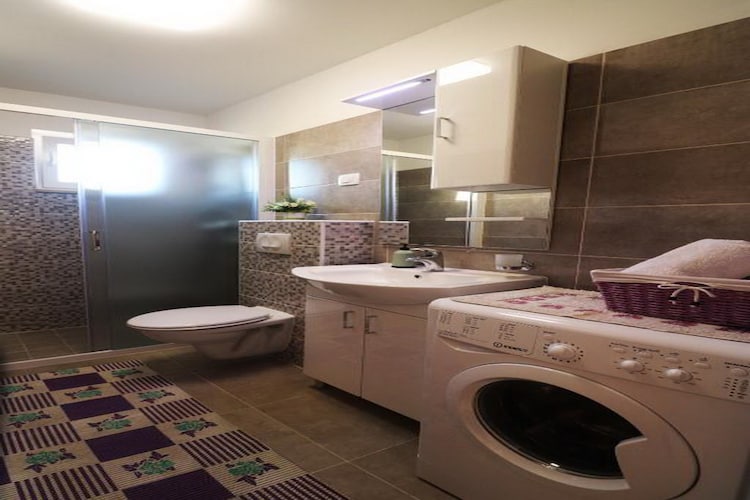 Apartments Clementina Sunrise-Two Bedroom Apartment with Terrace and Sea View (BIG)-Badkamer