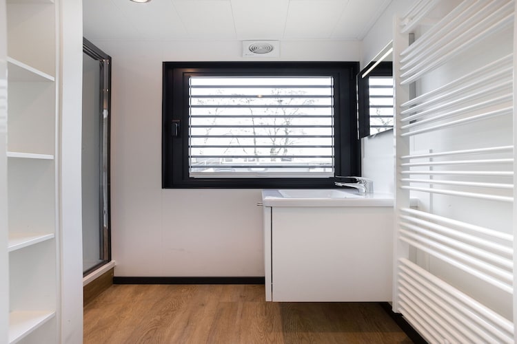 Houseboat 'de Valreep' met tuin - Paviljoenwei 2-Badkamer