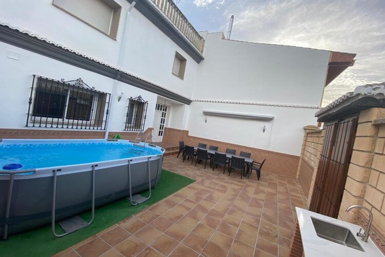 Landelijk vakantiehuis in Montillana met zwembad