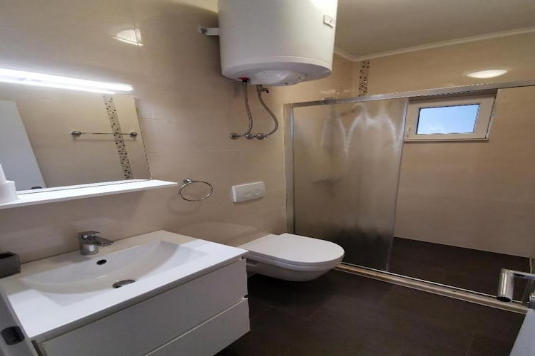Studio Apartment Feather - Studio Apartment with Terrace-Bathroom