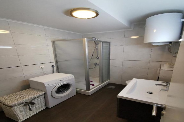 Studio Apartment Feather - Studio Apartment with Terrace-Bathroom