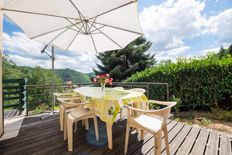 Gezellig vakantiehuis in Miremont met tuin