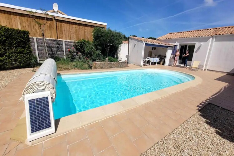 Charmant vakantiehuis in Notre-Dame-de-Monts met zwembad