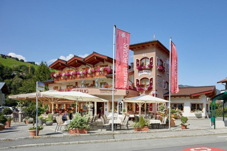 Eigentijds Apartment in Kaprun met skiberging