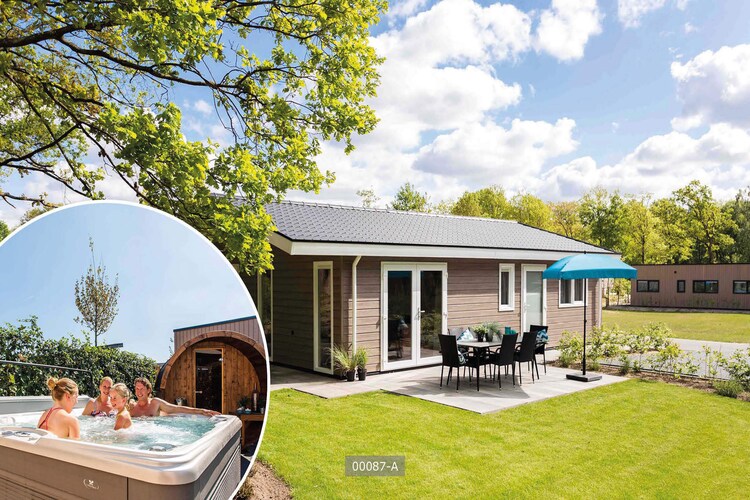 Mooi chalet met buitensauna en -spa, op een vakantiepark gelegen bij de Veluwe