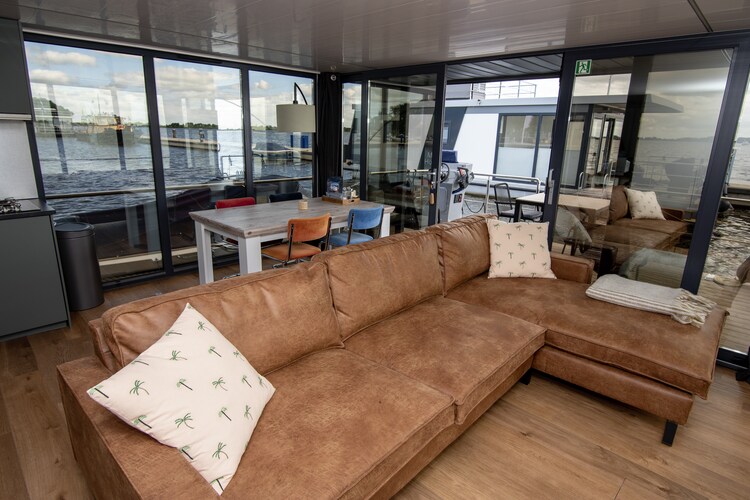 Houseboat Bintang