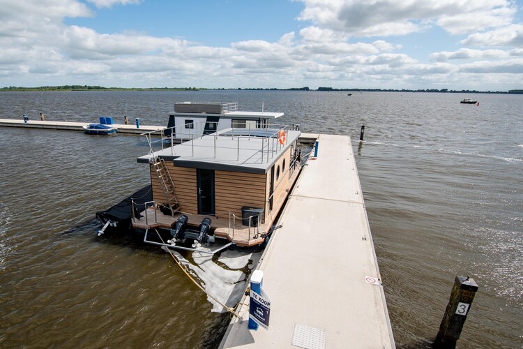 Houseboat Bintang