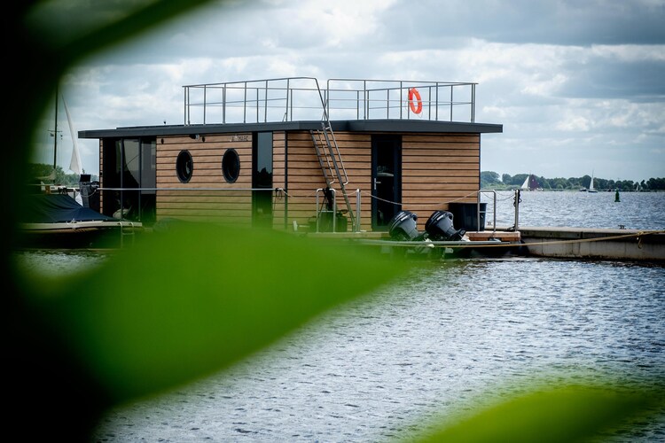 Houseboat Bintang