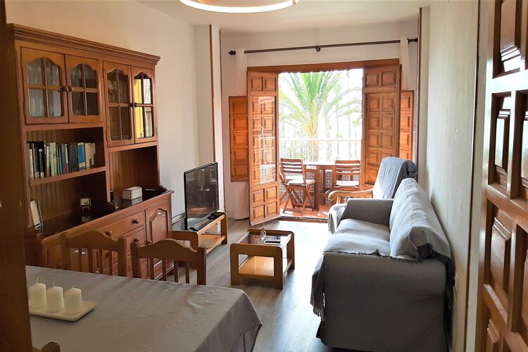 Ruim appartement aan de kust in Salobreña