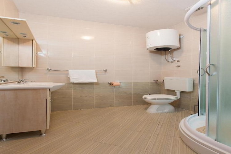 Summerheaven Apartments - Standard Studio Apartment with Balcony and Sea View A1-Badkamer